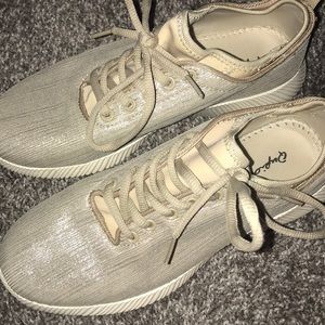 Qupid Women’s Sneakers